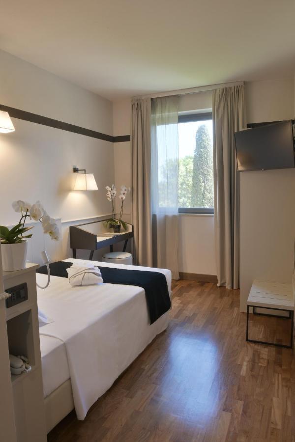 Hotel Torresi Potenza Picena Exteriör bild