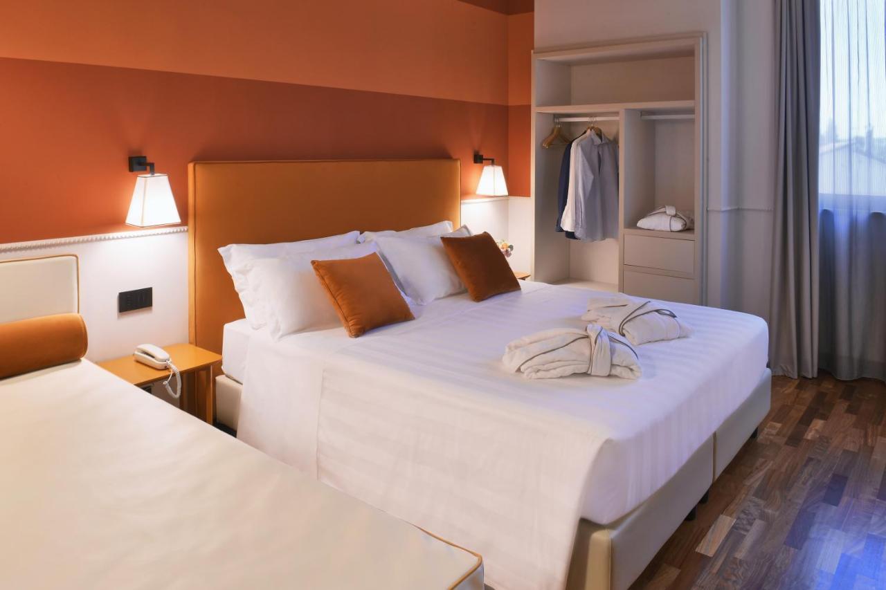 Hotel Torresi Potenza Picena Exteriör bild