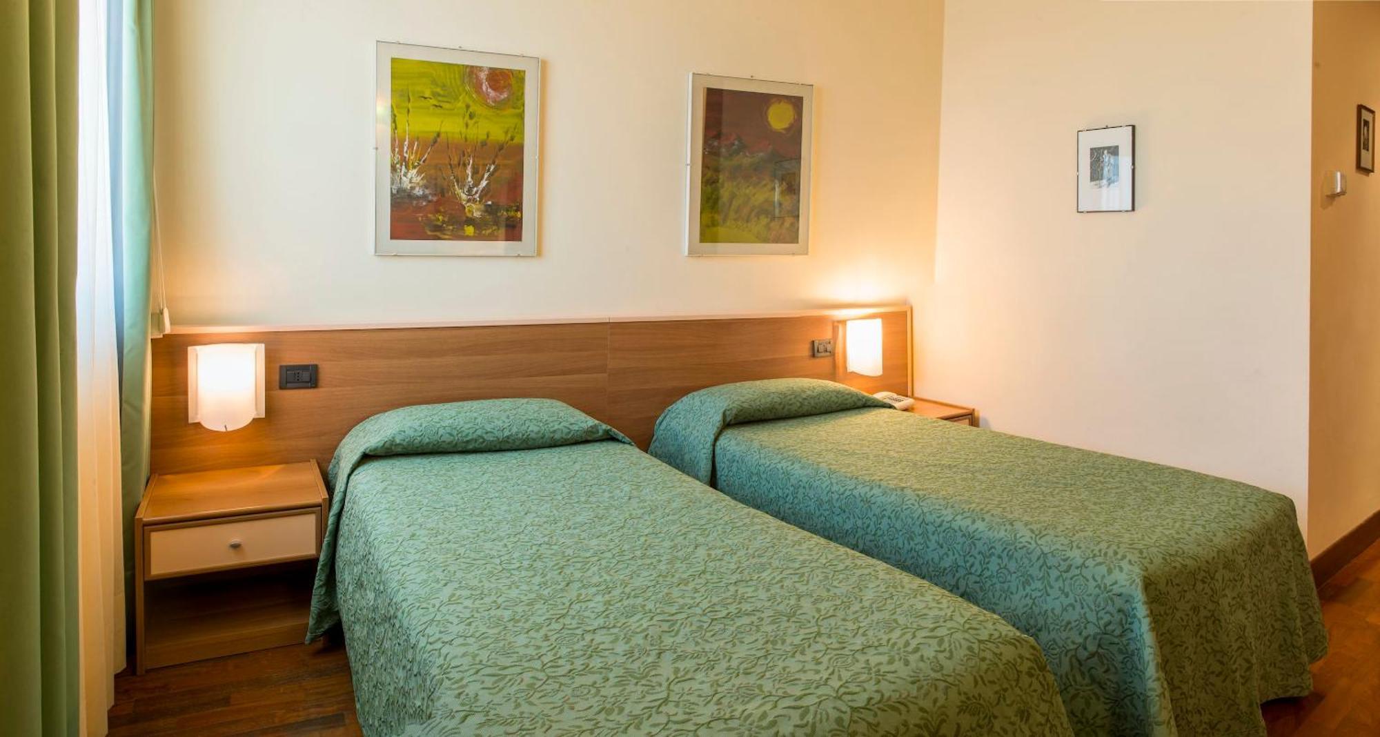 Hotel Torresi Potenza Picena Rum bild