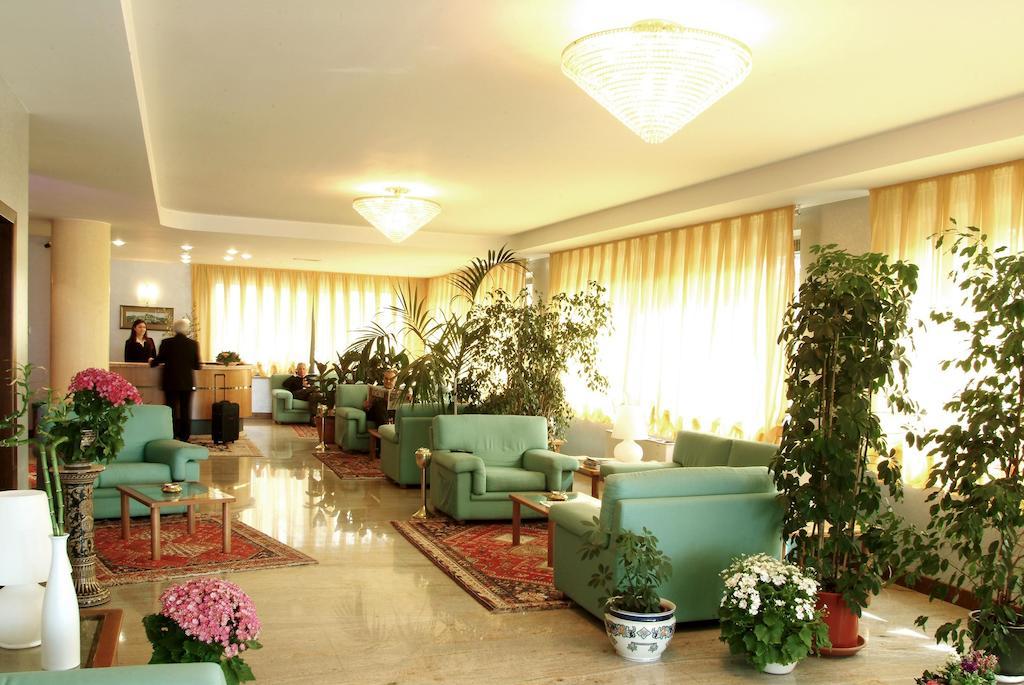 Hotel Torresi Potenza Picena Exteriör bild