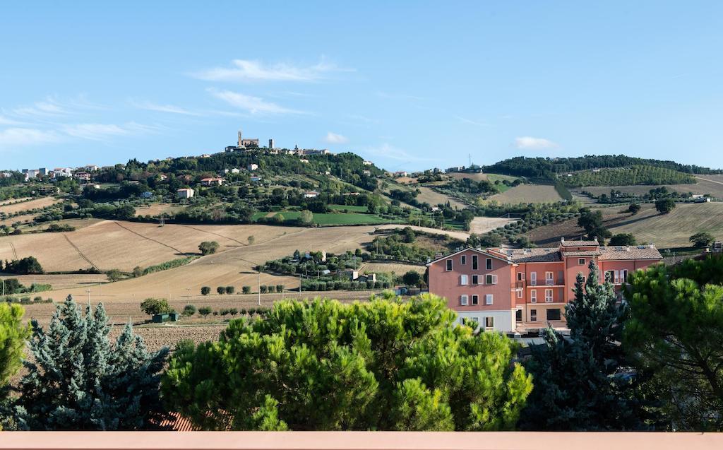 Hotel Torresi Potenza Picena Exteriör bild