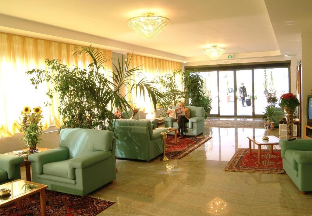 Hotel Torresi Potenza Picena Exteriör bild