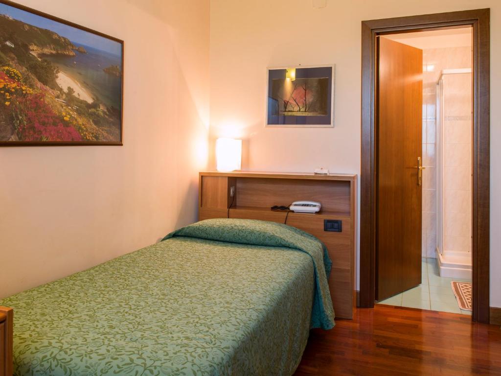Hotel Torresi Potenza Picena Rum bild