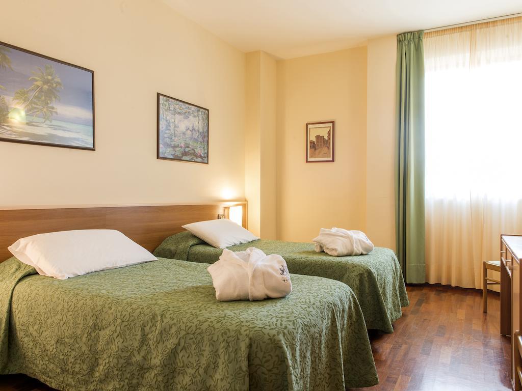 Hotel Torresi Potenza Picena Rum bild