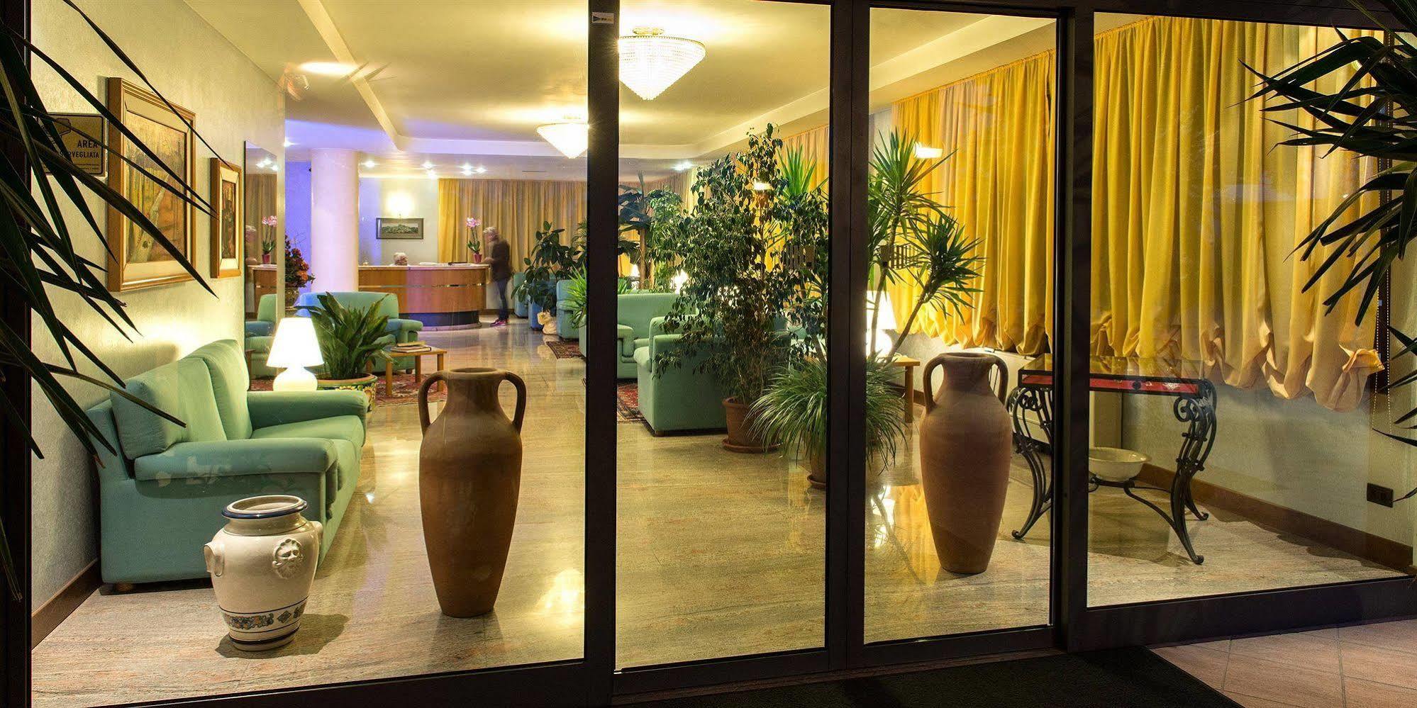 Hotel Torresi Potenza Picena Exteriör bild